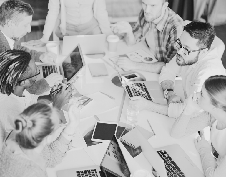 Groupe de personnes en formaiton
